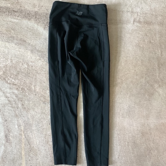 New Balance Cropped black athletic leggings size XS! - Picture 2 of 2